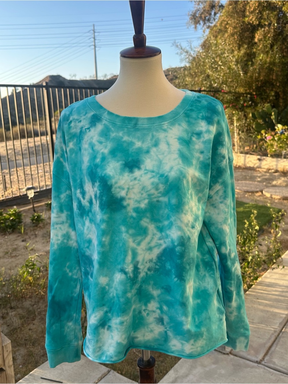 Kut from the Kloth Teal and White Tie-Dye Crewneck Sweatshirt